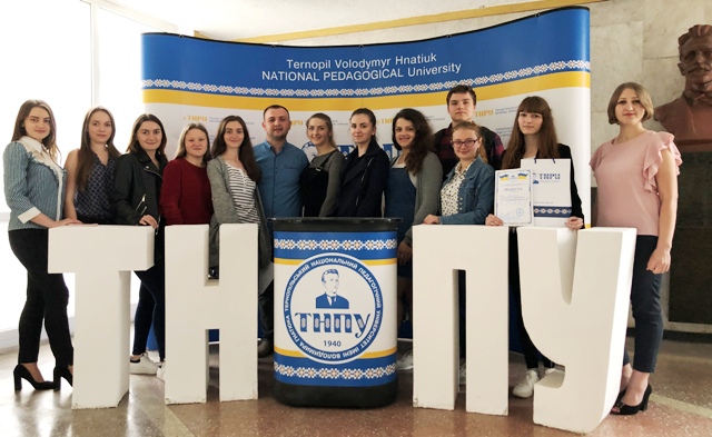 Спільне фото учасників лінгвовікторини